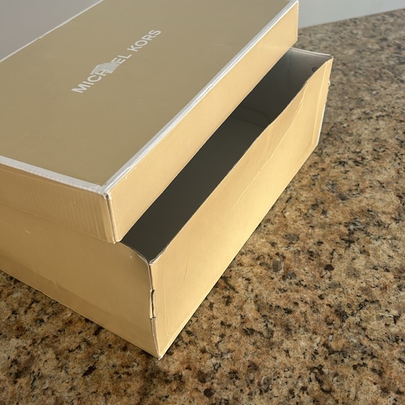 Michael Kors empty shoe box - Picture 6 of 7